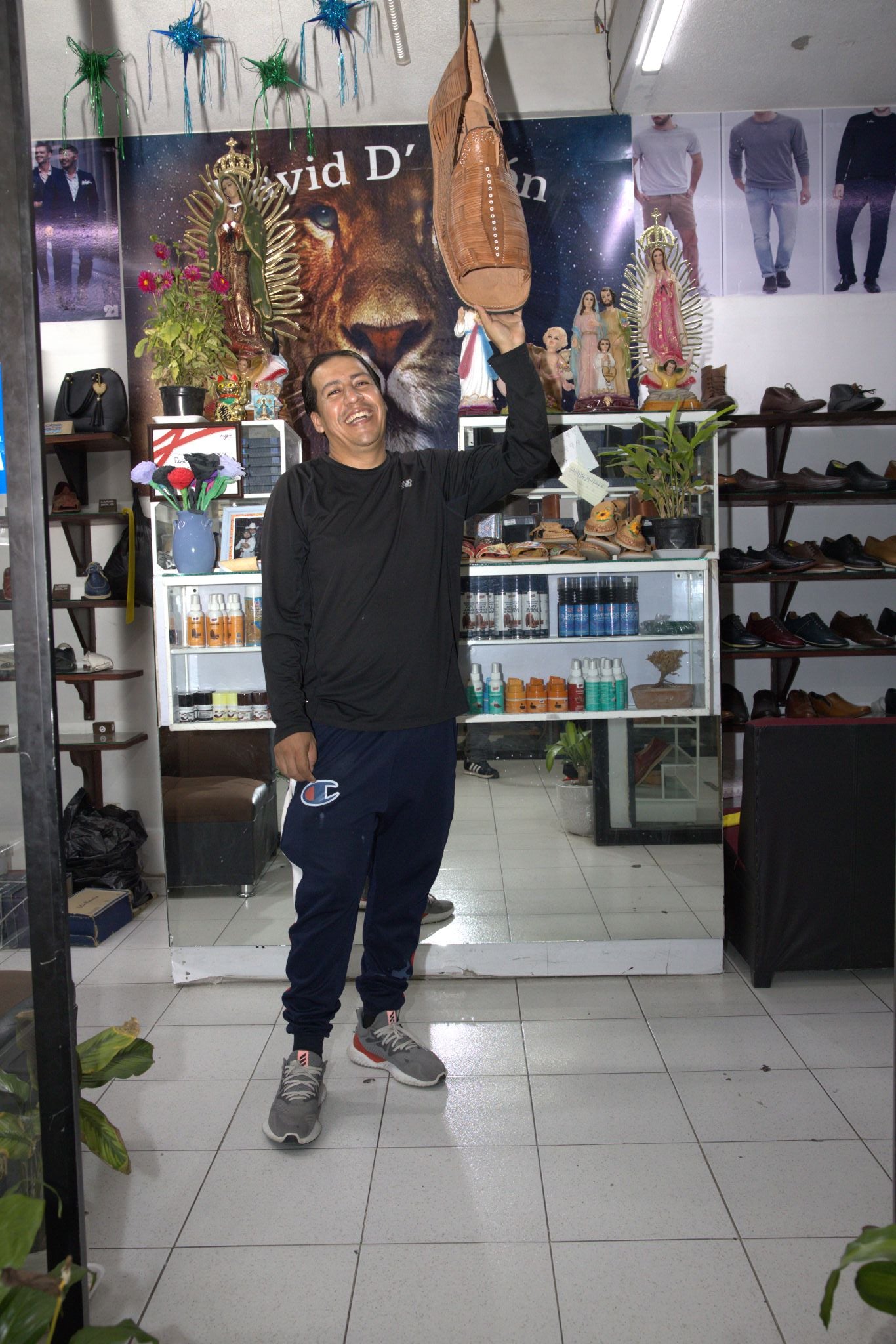 店にいるダビッド